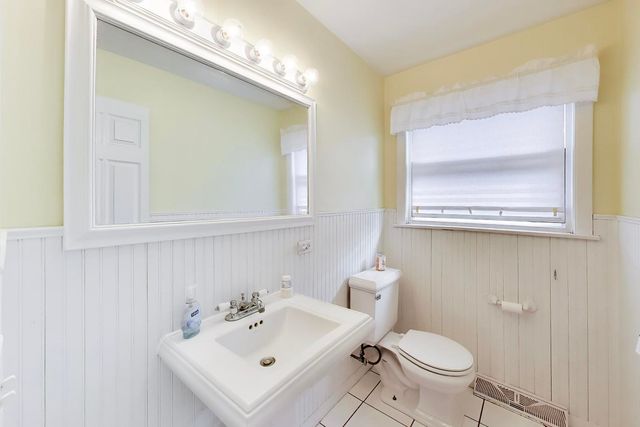 915 S Na Wa Ta Avenue, Mount Prospect, IL 60056