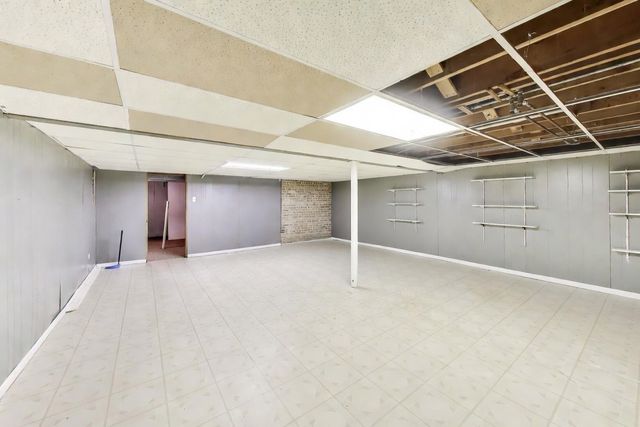 915 S Na Wa Ta Avenue, Mount Prospect, IL 60056