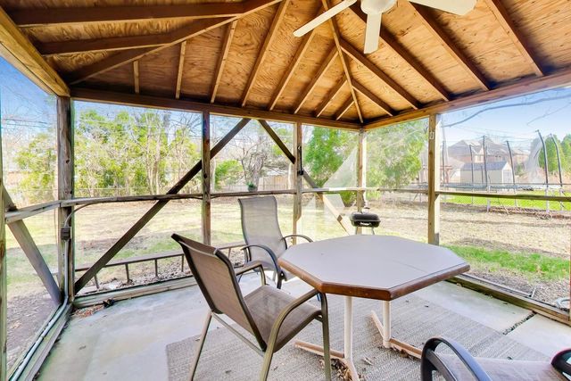 915 S Na Wa Ta Avenue, Mount Prospect, IL 60056