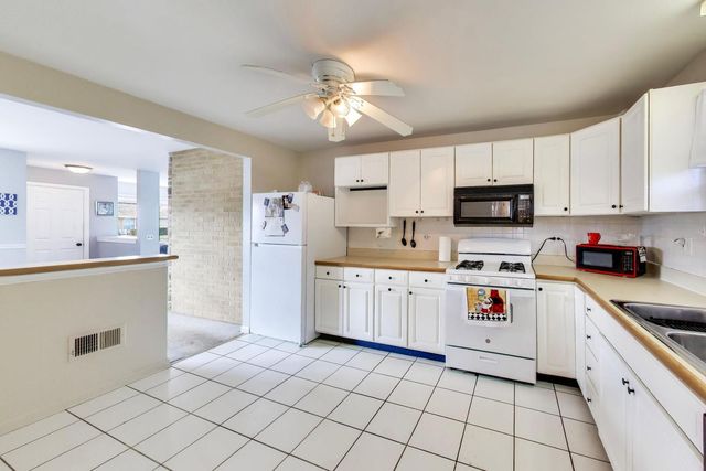 915 S Na Wa Ta Avenue, Mount Prospect, IL 60056