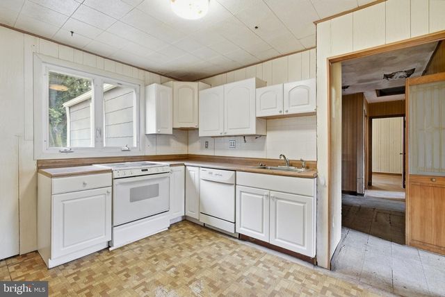 2584 GALLOWAY RD, Bensalem, PA 19020