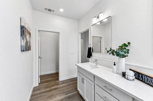 2073 Freya Walk, Sacramento, CA 95835