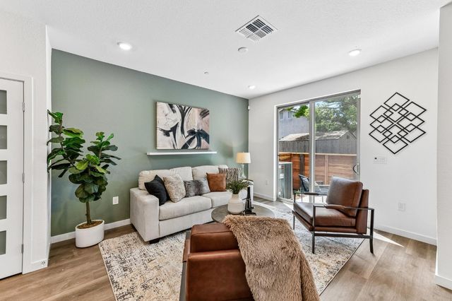 2073 Freya Walk, Sacramento, CA 95835