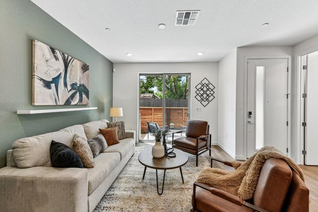 2073 Freya Walk, Sacramento, CA 95835