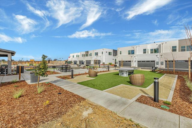 2073 Freya Walk, Sacramento, CA 95835
