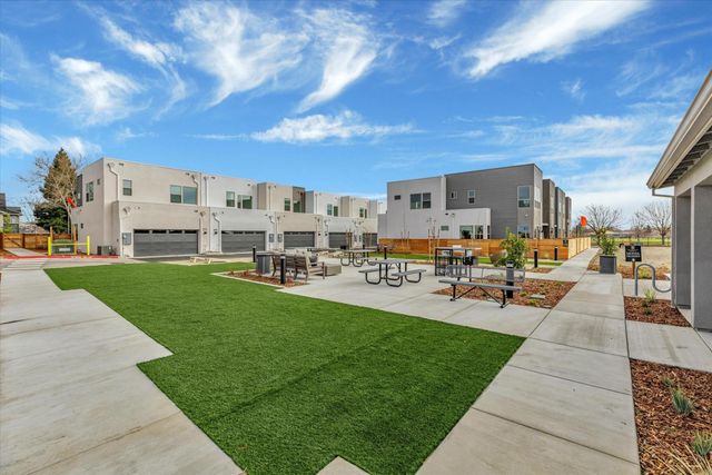 2073 Freya Walk, Sacramento, CA 95835