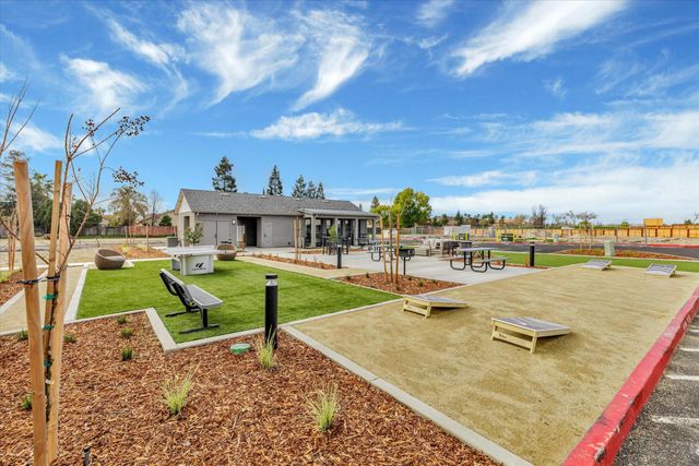 2073 Freya Walk, Sacramento, CA 95835