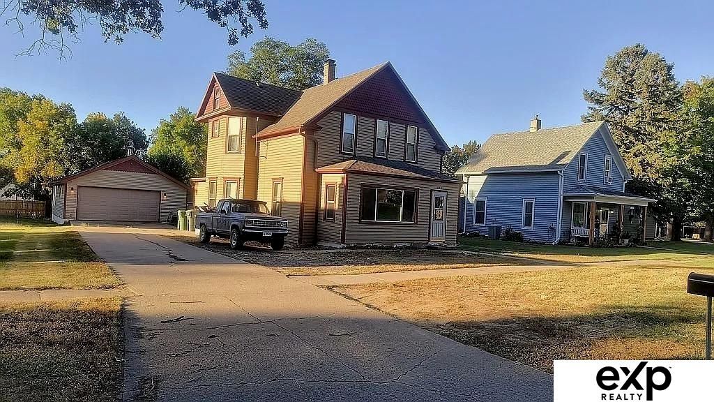 565 W 10th Street, Wahoo, NE 68066