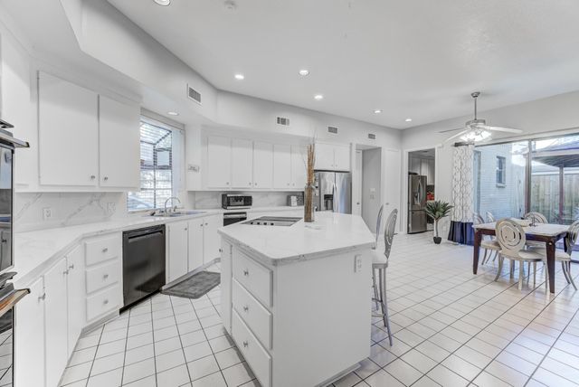 12007 Lakeway Court, Houston, TX 77071