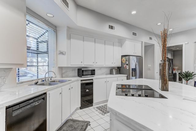 12007 Lakeway Court, Houston, TX 77071