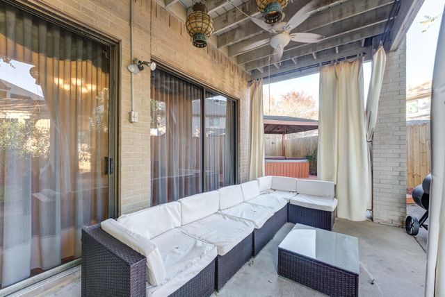 12007 Lakeway Court, Houston, TX 77071