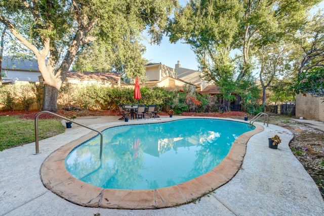 12007 Lakeway Court, Houston, TX 77071