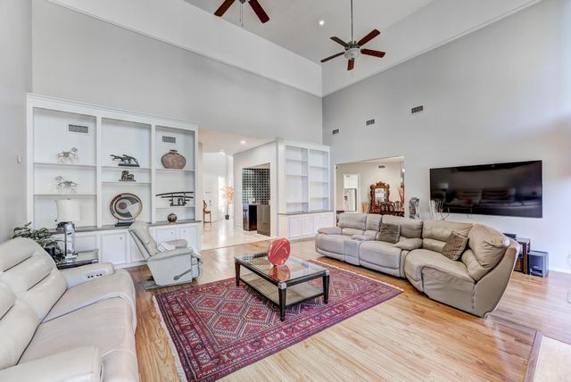 12007 Lakeway Court, Houston, TX 77071