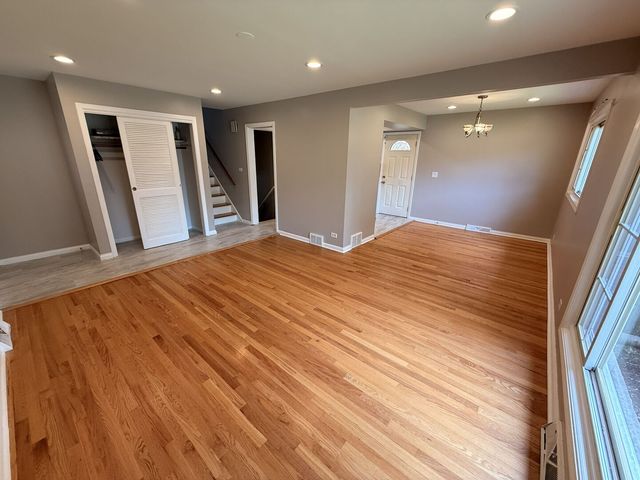 9109 Parkside Avenue 1, Morton Grove, IL 60053