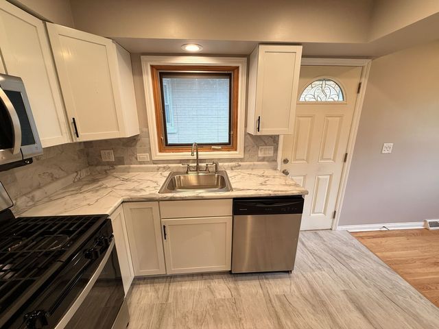 9109 Parkside Avenue 1, Morton Grove, IL 60053