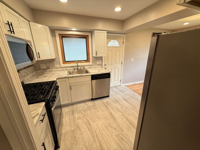 9109 Parkside Avenue 1, Morton Grove, IL 60053