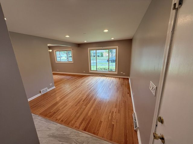 9109 Parkside Avenue 1, Morton Grove, IL 60053
