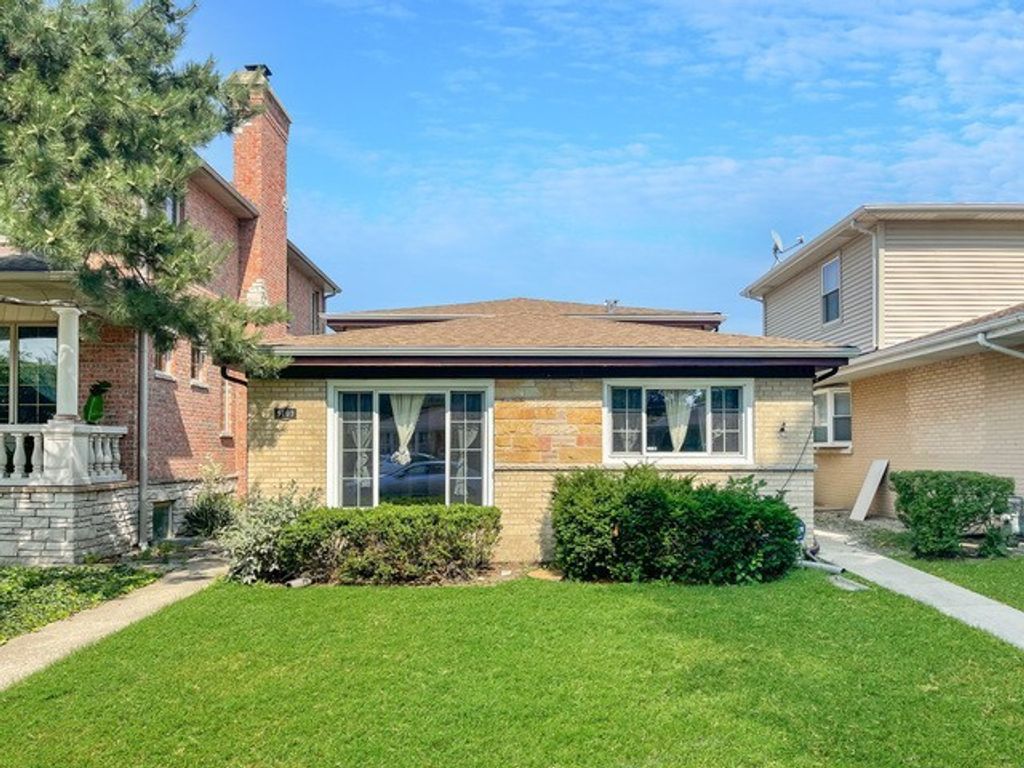 9109 Parkside Avenue 1, Morton Grove, IL 60053