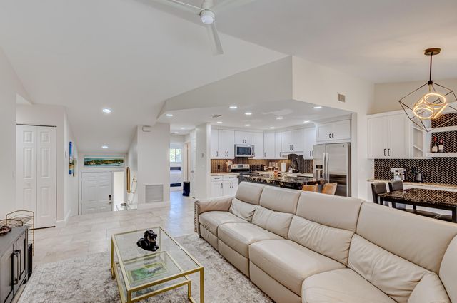 13 Lexington Lane E F, Palm Beach Gardens, FL 33418