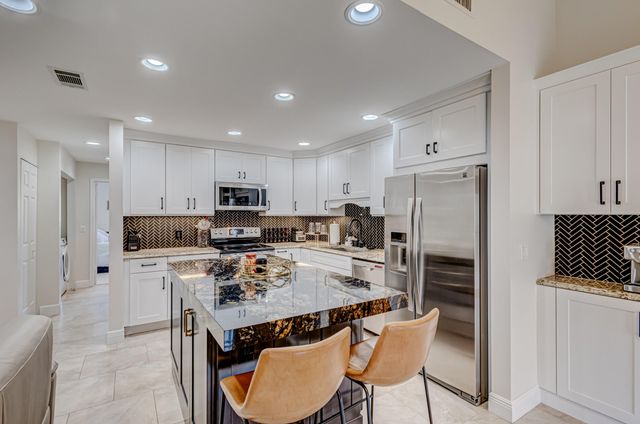 13 Lexington Lane E F, Palm Beach Gardens, FL 33418
