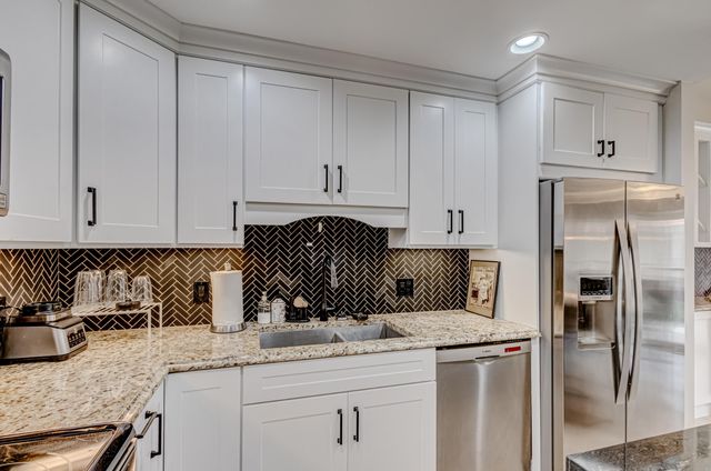 13 Lexington Lane E F, Palm Beach Gardens, FL 33418