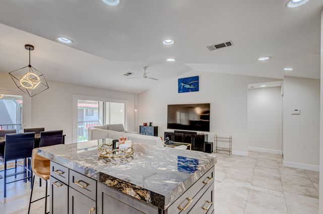 13 Lexington Lane E F, Palm Beach Gardens, FL 33418