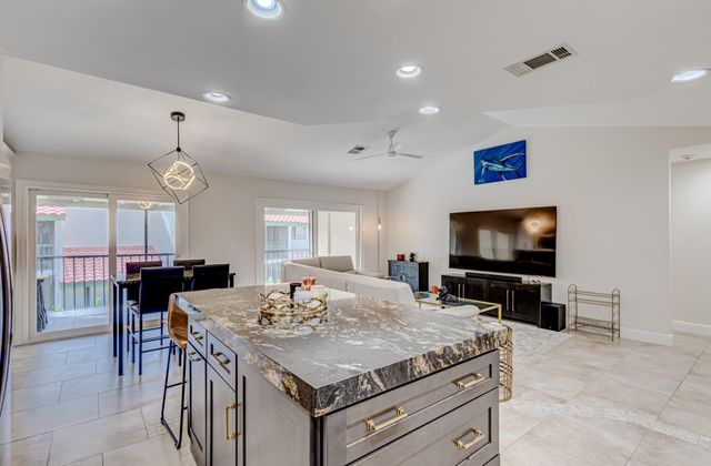 13 Lexington Lane E F, Palm Beach Gardens, FL 33418
