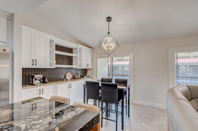 13 Lexington Lane E F, Palm Beach Gardens, FL 33418