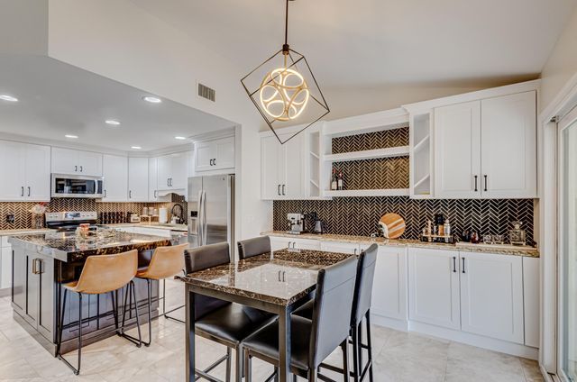 13 Lexington Lane E F, Palm Beach Gardens, FL 33418