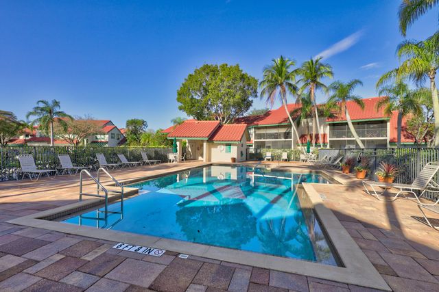 13 Lexington Lane E F, Palm Beach Gardens, FL 33418