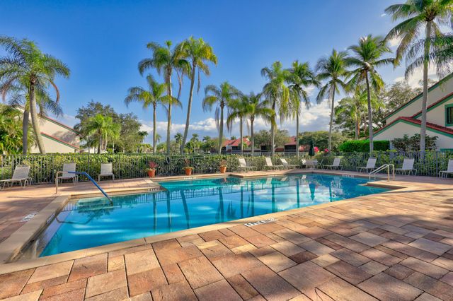 13 Lexington Lane E F, Palm Beach Gardens, FL 33418