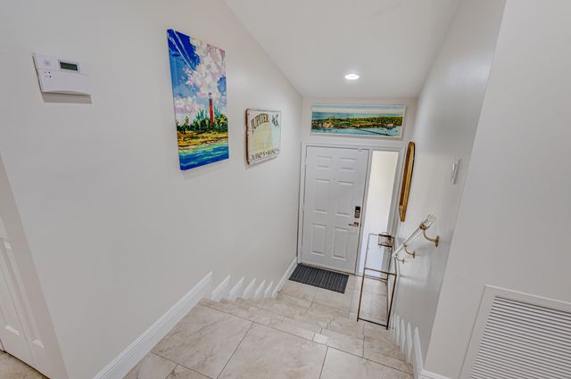 13 Lexington Lane E F, Palm Beach Gardens, FL 33418
