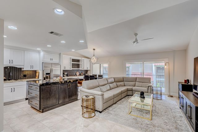 13 Lexington Lane E F, Palm Beach Gardens, FL 33418