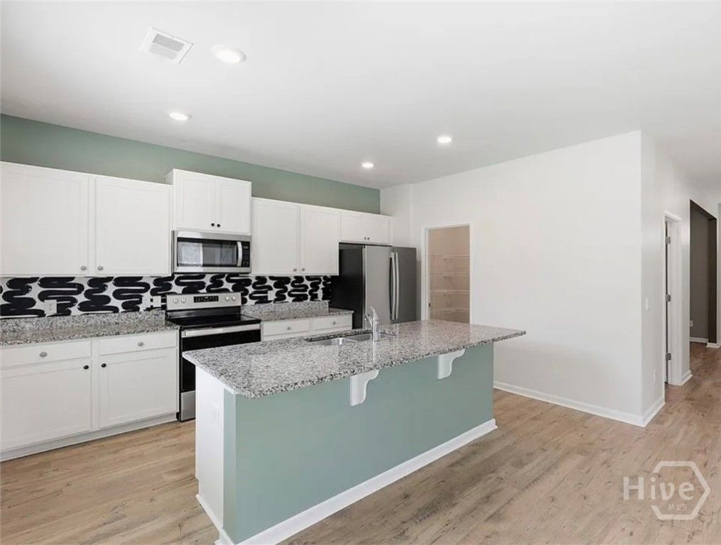 Image 6 of property listing at 641 Timberland Circle Circle, Richmond Hill, GA 31324
