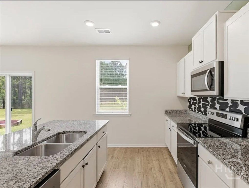Image 7 of property listing at 641 Timberland Circle Circle, Richmond Hill, GA 31324