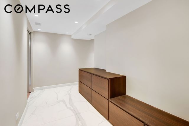 200 Central Park S Apt 35A, New York City, NY 10019