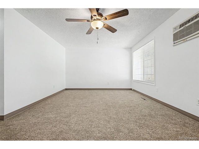 562 Jocelyn Dr, Loveland, CO 80537