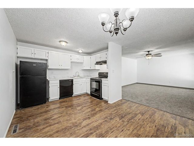 562 Jocelyn Dr, Loveland, CO 80537