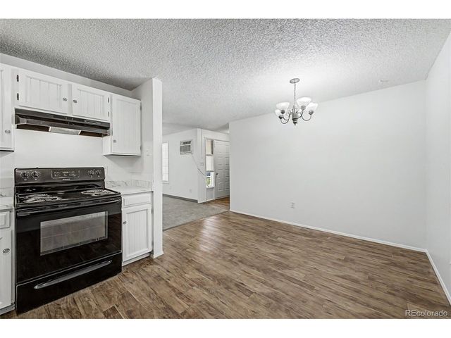 562 Jocelyn Dr, Loveland, CO 80537