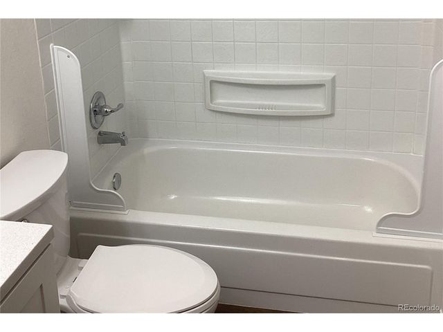 562 Jocelyn Dr, Loveland, CO 80537
