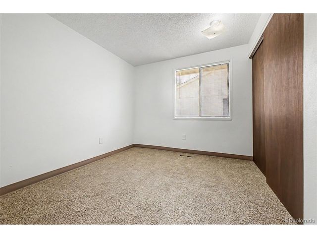 562 Jocelyn Dr, Loveland, CO 80537