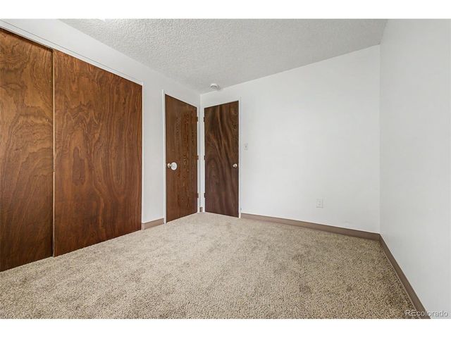 562 Jocelyn Dr, Loveland, CO 80537
