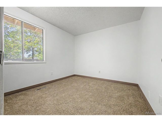 562 Jocelyn Dr, Loveland, CO 80537