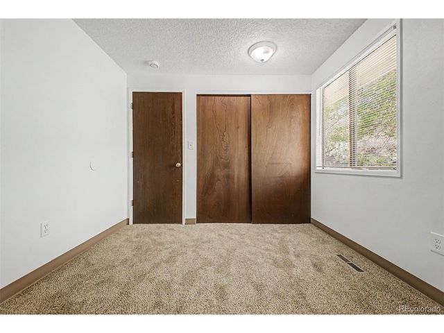 562 Jocelyn Dr, Loveland, CO 80537
