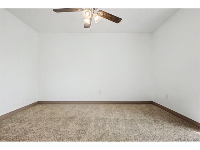 562 Jocelyn Dr, Loveland, CO 80537