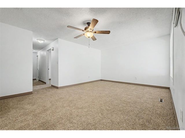562 Jocelyn Dr, Loveland, CO 80537
