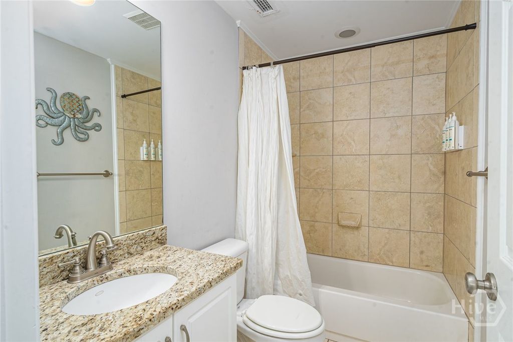 Image 15 of property listing at 18 Silver Avenue 1, Tybee Island, GA 31328