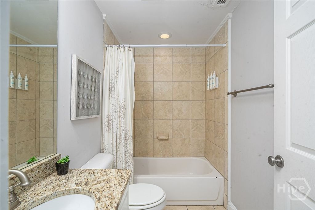 Image 20 of property listing at 18 Silver Avenue 1, Tybee Island, GA 31328