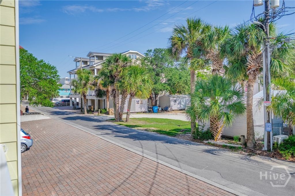 Image 24 of property listing at 18 Silver Avenue 1, Tybee Island, GA 31328
