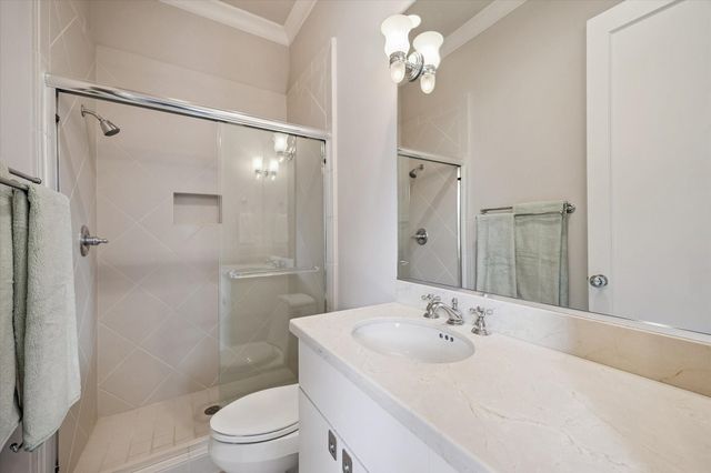 2102 Mcclendon Street, Houston, TX 77030